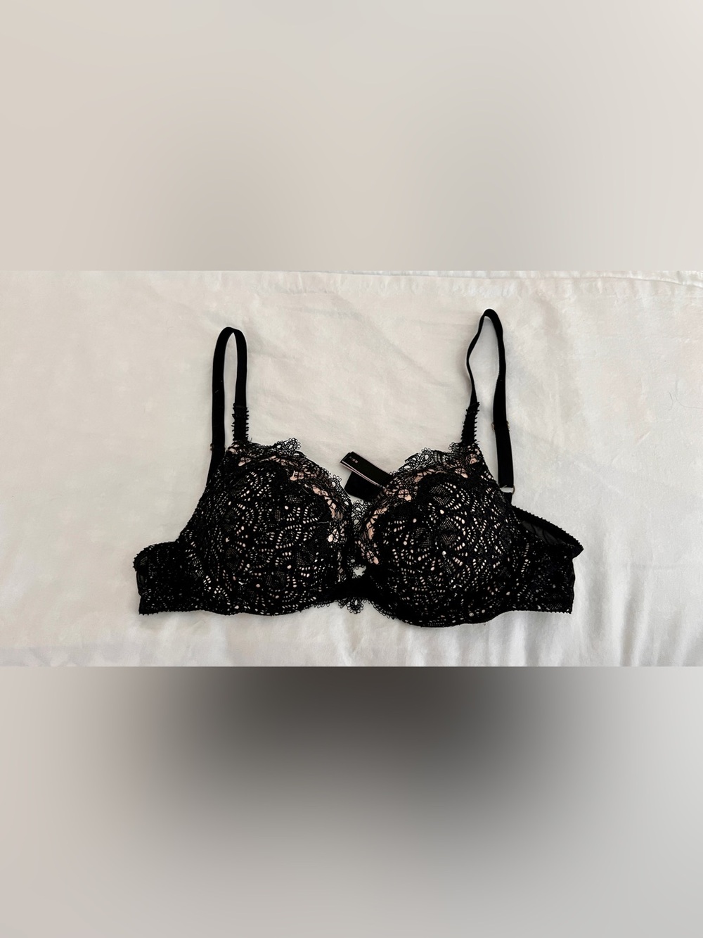 Victoria‘s Secreta Black Lace Push-Up Bra - Women Intimates & Sleepwear size 32b